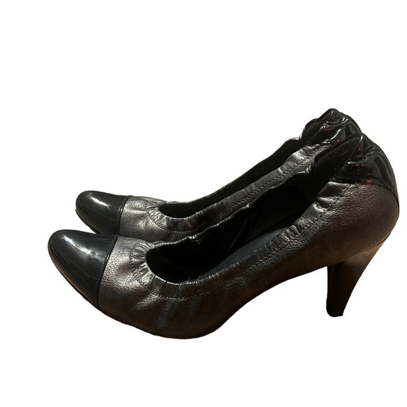 Stuart Weitzman gray and black leather cap toe pumps - Picture 2 of 11